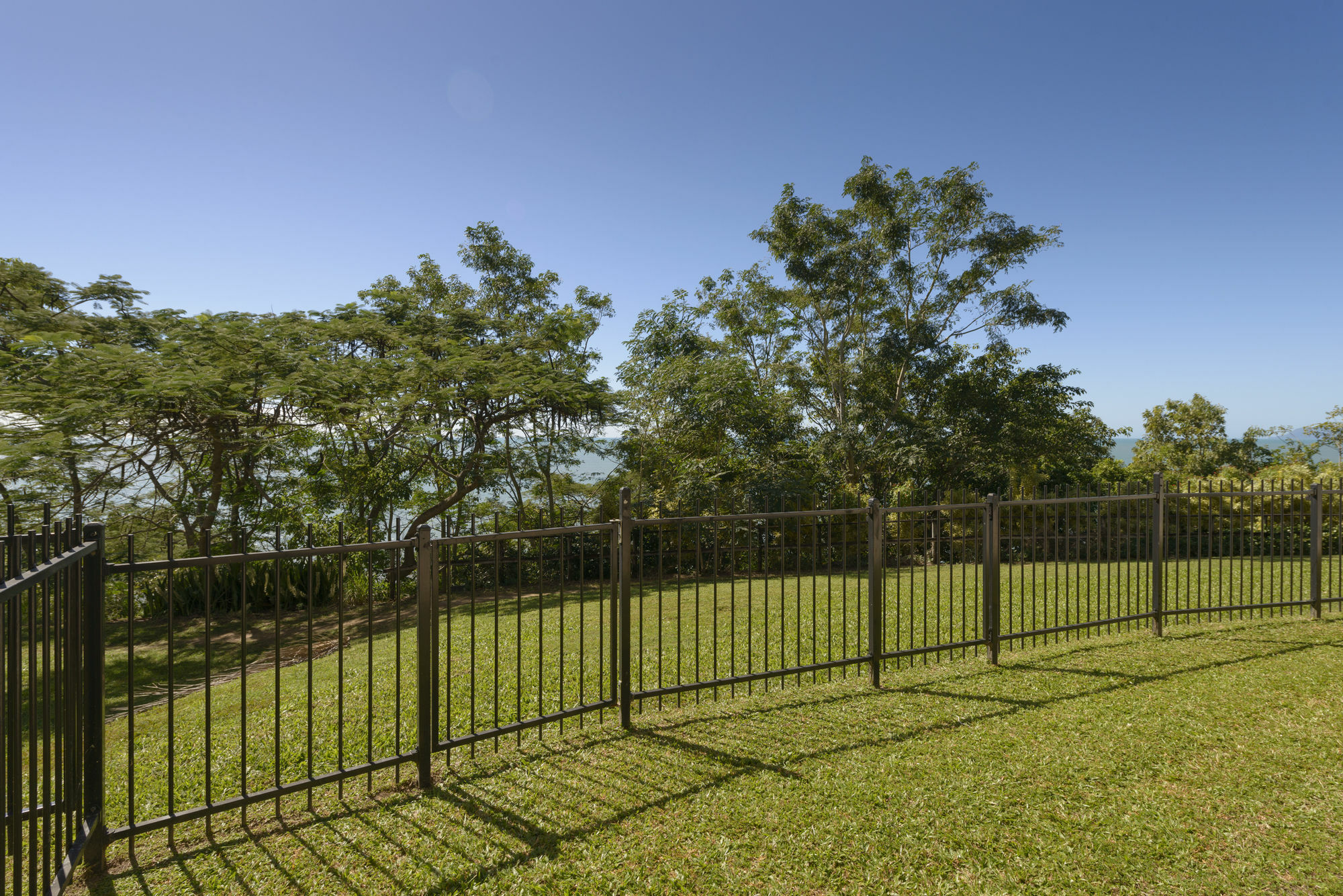 Amaroo At Trinity Aparthotel Cairns Exterior photo